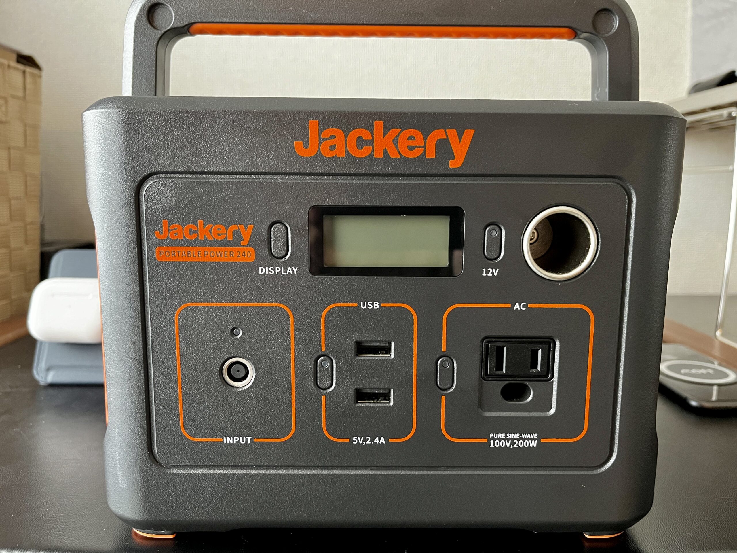 Jackery240の充電ポート